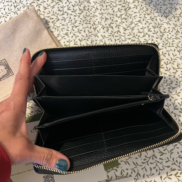 Full size Gucci wallet - Picture 2 of 5